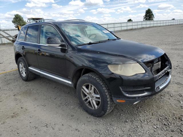 WVGFK7A99AD000871 - 2010 VOLKSWAGEN TOUAREG TDI BLACK photo 4