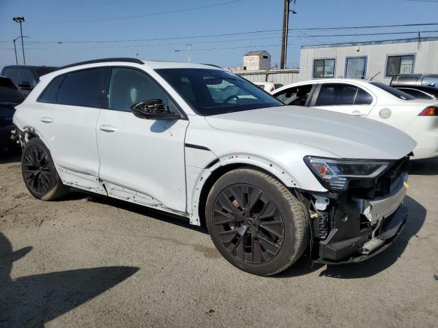 WA16AAGE1RB052327 - 2024 AUDI Q8 E-TRON PRESTIGE WHITE photo 4