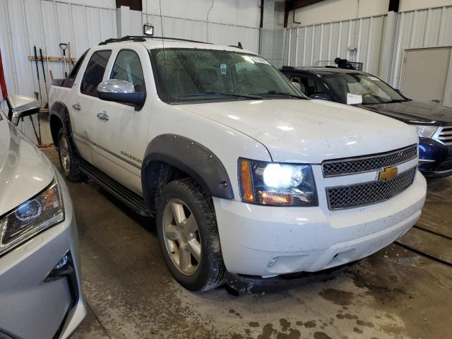 3GNTKGE73CG183911 - 2012 CHEVROLET AVALANCHE LTZ WHITE photo 4