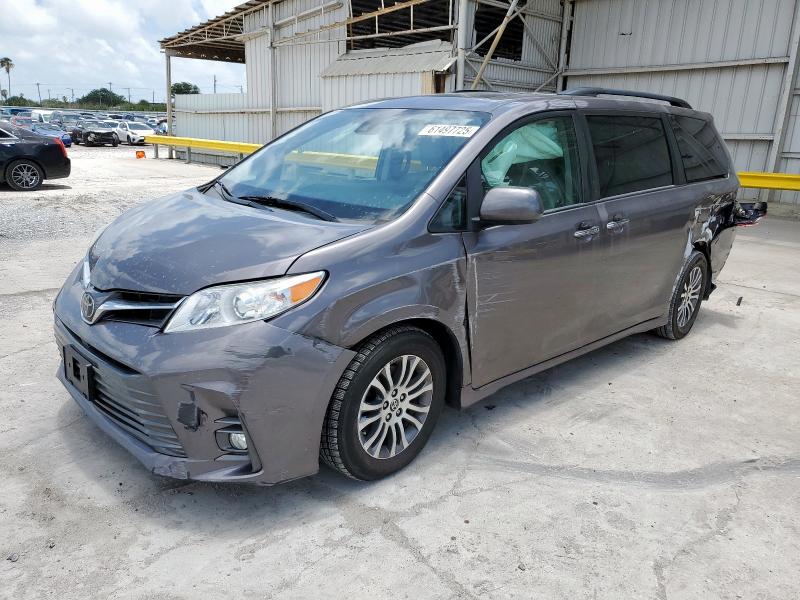 2020 TOYOTA SIENNA XLE, null