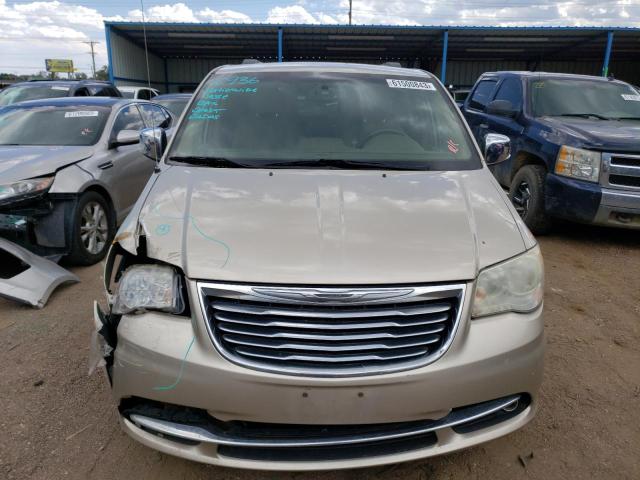 2C4RC1CG6DR590083 - 2013 CHRYSLER TOWN & COU TOURING L GOLD photo 5