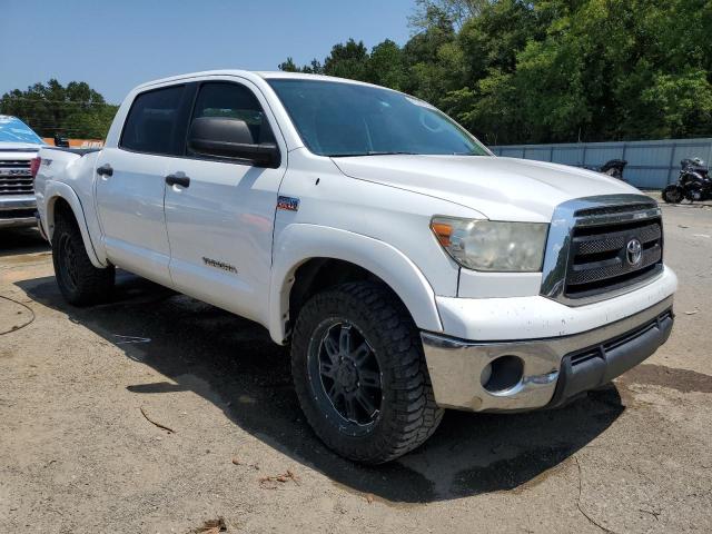 5TFDW5F18DX291857 - 2013 TOYOTA TUNDRA CREWMAX SR5 WHITE photo 4