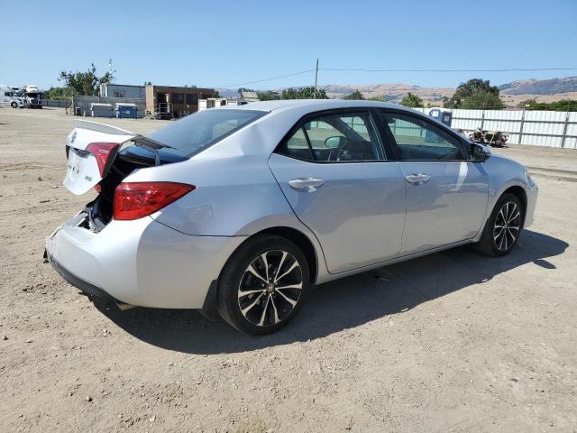 2T1BURHE0HC770346 - 2017 TOYOTA COROLLA L ვერცხლისფერი ფოტო 3