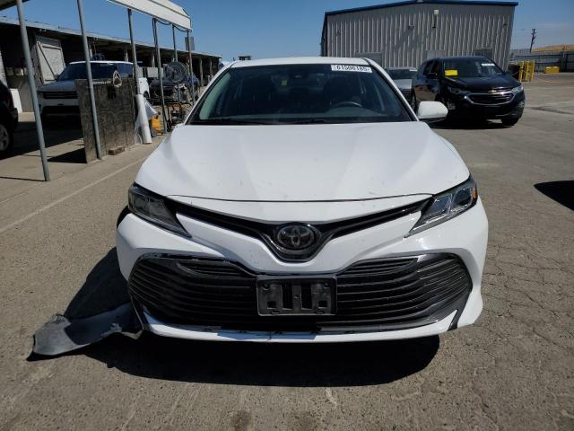 4T1B11HK1KU728869 - 2019 TOYOTA CAMRY L WHITE photo 5