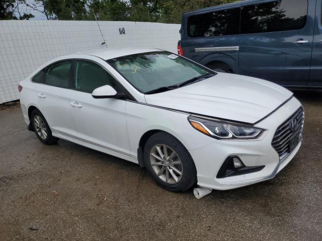 5NPE24AF7KH806949 - 2019 HYUNDAI SONATA SE WHITE photo 4