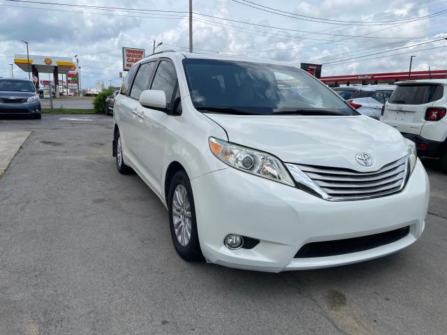 2016 TOYOTA SIENNA XLE, null