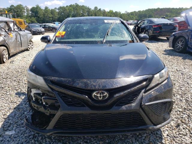 4T1G11AK0NU635197 - 2022 TOYOTA CAMRY SE BLACK photo 5