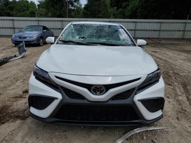4T1T11AK5RU855259 - 2024 TOYOTA CAMRY SE NIGHT SHADE WHITE photo 5