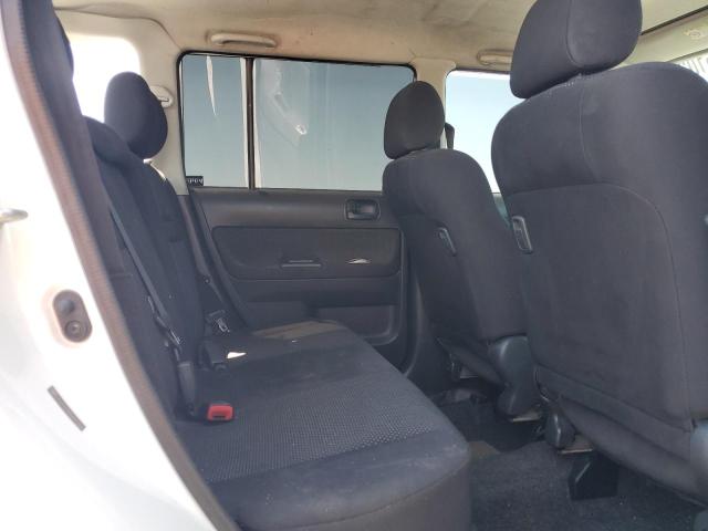 JTLKT324464031436 - 2006 TOYOTA SCION XB WHITE photo 11