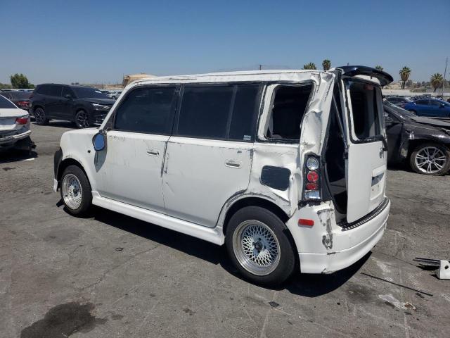 JTLKT324464031436 - 2006 TOYOTA SCION XB WHITE photo 2