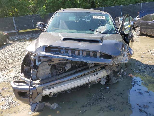 5TFUY5F17JX712697 - 2018 TOYOTA TUNDRA DOUBLE CAB SR/SR5 CHARCOAL photo 5