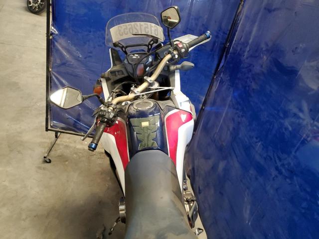 JH2SD04G0HK000253 - 2017 HONDA CRF1000 WHITE photo 5