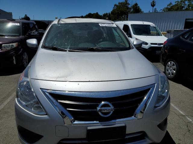 3N1CN7AP7GL835659 - 2016 NISSAN VERSA S GRAY photo 5