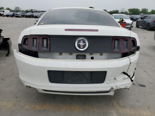 1ZVBP8AM9D5241081 - 2013 FORD MUSTANG WHITE photo 6