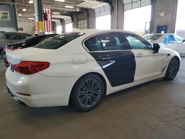 WBAJE7C55JWC57255 - 2018 BMW 540 XI WHITE photo 3