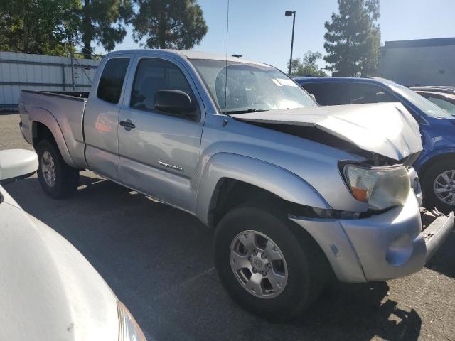 5TETU62NX5Z142246 - 2005 TOYOTA TACOMA PRERUNNER ACCESS CAB SILVER photo 4