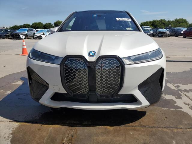 WB523CF02PCM84962 - 2023 BMW IX XDRIVE50 Blanc photo 5