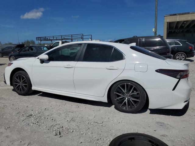 4T1G11AK4RU881854 - 2024 TOYOTA CAMRY SE NIGHT SHADE WHITE photo 2