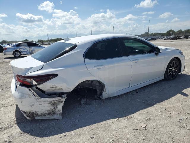 4T1G11AK4RU881854 - 2024 TOYOTA CAMRY SE NIGHT SHADE WHITE photo 3