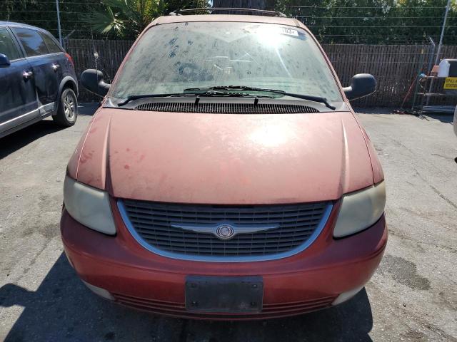 2C4GP54L12R657331 - 2002 CHRYSLER TOWN & COU LXI RED photo 5