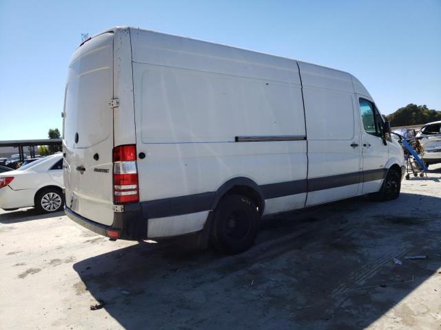 WD3PF1CCXB5556356 - 2011 MERCEDES-BENZ SPRINTER 3500 WHITE photo 3