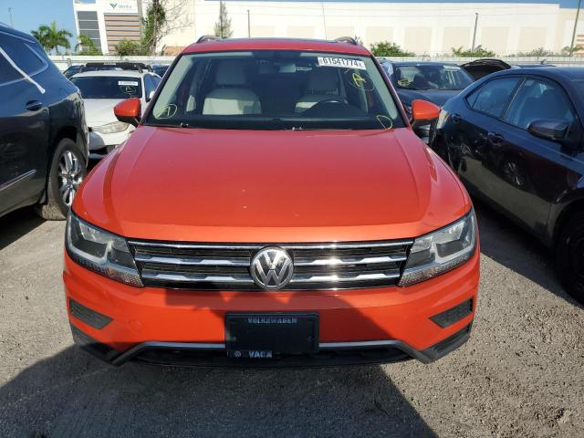 3VV2B7AX4JM132007 - 2018 VOLKSWAGEN TIGUAN SE ORANGE photo 5