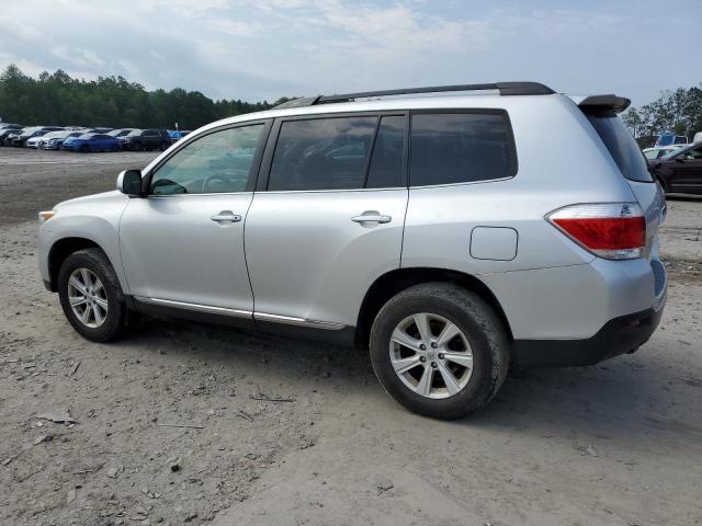 5TDBK3EH6DS229885 - 2013 TOYOTA HIGHLANDER BASE SILVER photo 2