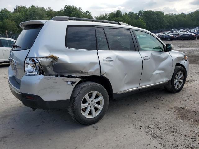 5TDBK3EH6DS229885 - 2013 TOYOTA HIGHLANDER BASE SILVER photo 3