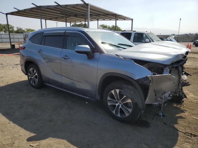 5TDHZRAH9MS060783 - 2021 TOYOTA HIGHLANDER XLE BLUE photo 4