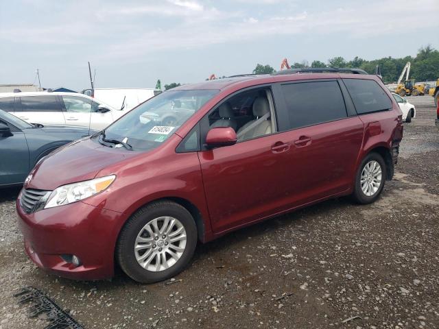 5TDYK3DC2BS041569 - 2011 TOYOTA SIENNA XLE RED photo 1