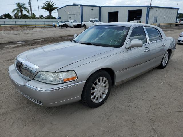 1LNHM81V06Y641798 - 2006 LINCOLN TOWN CAR SIGNATURE SILVER photo 1