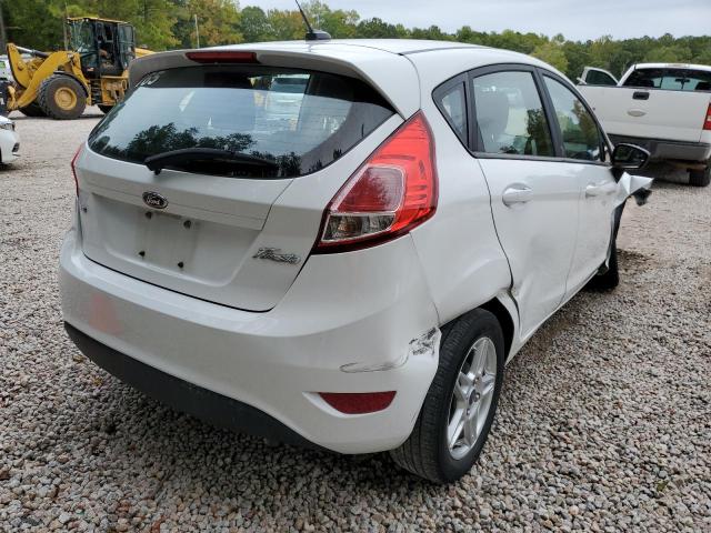 3FADP4EJ8HM143766 - 2017 FORD FIESTA SE WHITE photo 4