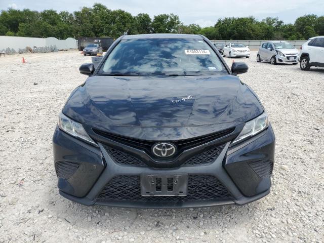 4T1G11AK7LU398592 - 2020 TOYOTA CAMRY SE BLACK photo 5