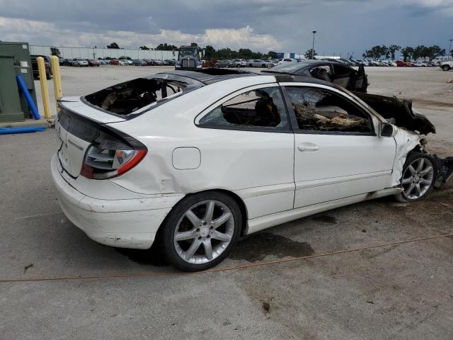 WDBRN40J04A637123 - 2004 MERCEDES-BENZ C 230K SPORT COUPE WHITE photo 3