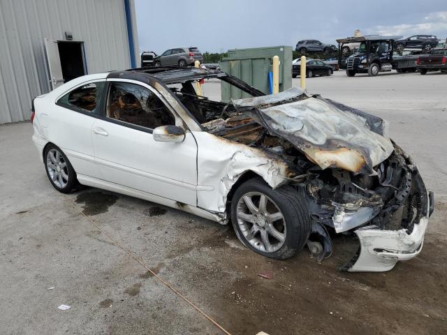 WDBRN40J04A637123 - 2004 MERCEDES-BENZ C 230K SPORT COUPE WHITE photo 4