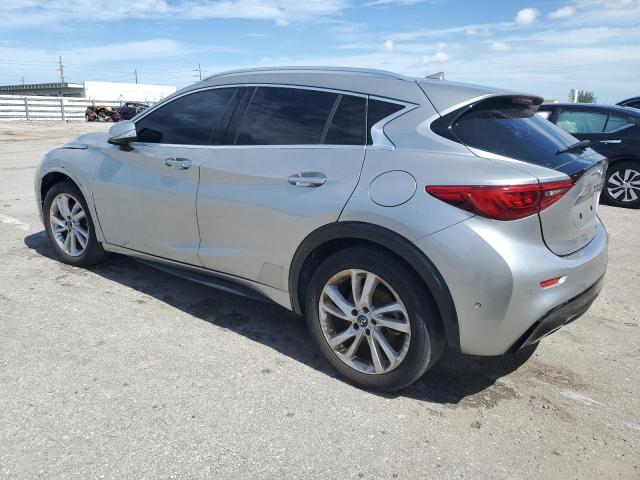 SJKCH5CP6HA022776 - 2017 INFINITI QX30 BASE SILVER photo 2