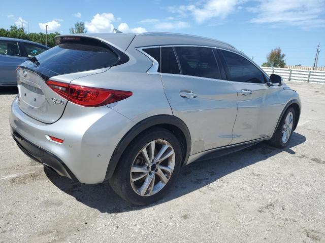 SJKCH5CP6HA022776 - 2017 INFINITI QX30 BASE SILVER photo 3