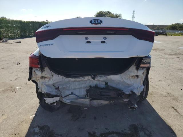 3KPF24AD5KE011874 - 2019 KIA FORTE FE WHITE photo 6