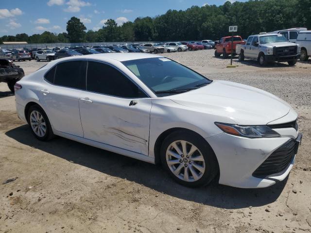 4T1B11HK3JU086587 - 2018 TOYOTA CAMRY L WHITE photo 4