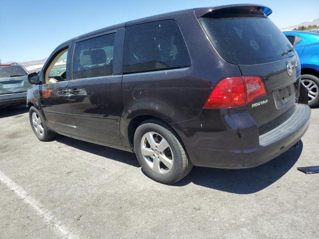 2V4RW3D18AR296070 - 2010 VOLKSWAGEN ROUTAN SE BLACK photo 2