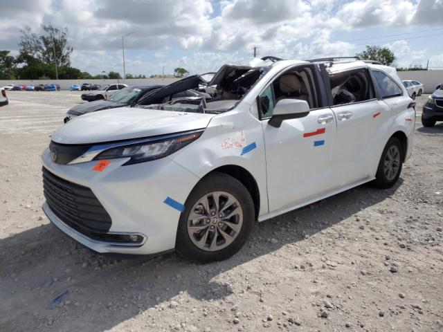 2023 TOYOTA SIENNA XLE, null