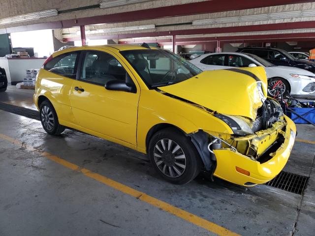 1FAFP31N96W230830 - 2006 FORD FOCUS ZX3 YELLOW photo 4