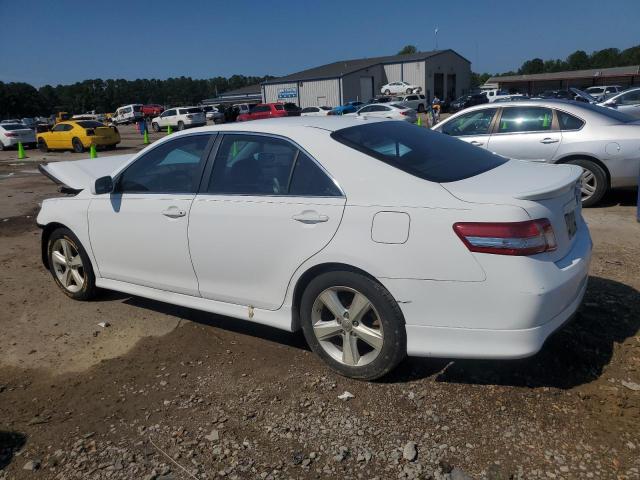 4T1BK3EK2BU613257 - 2011 TOYOTA CAMRY SE WHITE photo 2