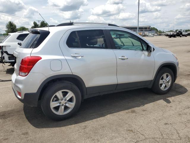 KL7CJPSB2KB756760 - 2019 CHEVROLET TRAX 1LT SILVER photo 3