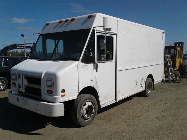 4UZA4FF43WC990845 - 1998 FREIGHTLINER CHASSIS M LINE WALK-IN VAN  photo 2