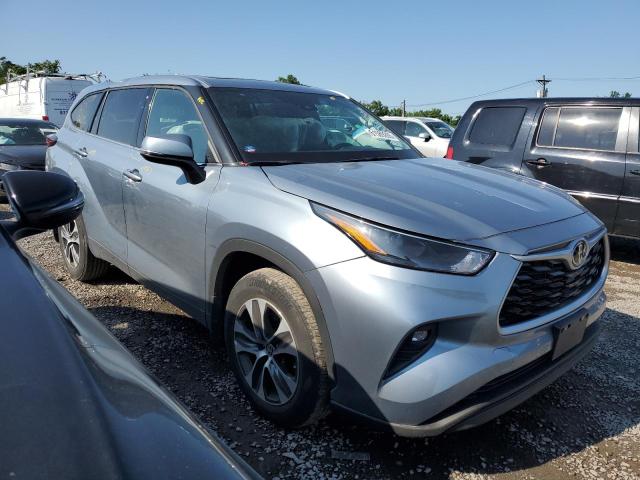 5TDGZRBH2NS212768 - 2022 TOYOTA HIGHLANDER XLE TEAL photo 4