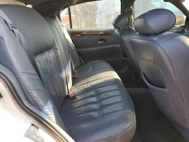 1LNFM81W4WY610554 - 1998 LINCOLN TOWN CAR EXECUTIVE WHITE photo 10