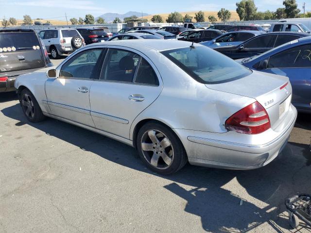 WDBUF65J33A113670 - 2003 MERCEDES-BENZ E 320 SILVER photo 2