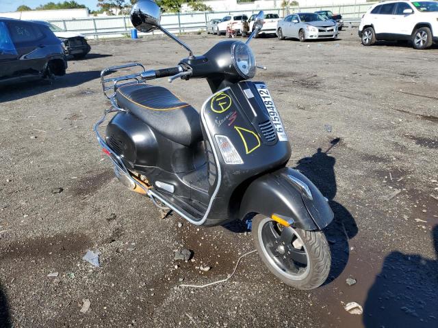 ZAPM459L1E5802436 - 2014 VESPA GTS 300 SUPER BLACK photo 1