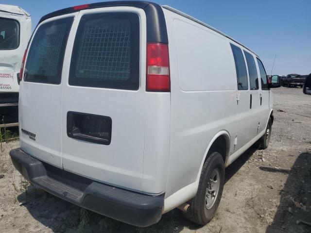 1GCWGFBA0E1114516 - 2014 CHEVROLET EXPRESS G2 WHITE photo 3